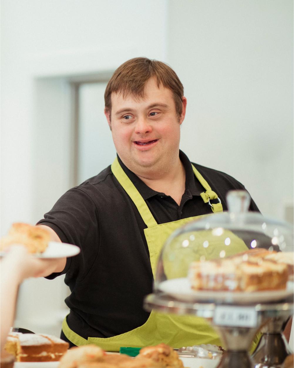 Cashier handing over pastry.